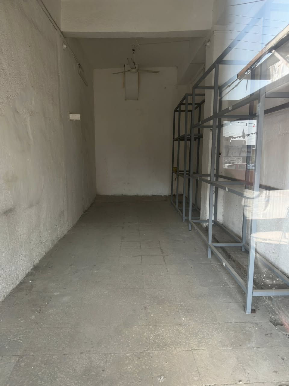 المحل للايجار موقعه حلو اجاره سنوي والجهيه 3 نزال 10 مثل متشوف بالصوره جبير موقع المحل على الشارع العام مكانه مقابيل معرض الرحمن الشارع الرابط بين جسر الام وجسر نادر 
الاستفسار مراسله على الواتساب ‭0770 030 2103‬
