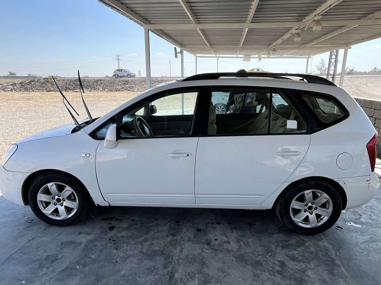 السلام عليكم كيه كارنز ٢٠٠٩ سياره فول فتحه
كامره خلفيه دواره شاشه اماميه السياره كامل على اخر حبايه فقط بيه بنيد مصبوغ وباب السايق بدون ضربه 
مكينه كير مكفولات صدر نص عمر تخم تاير جديد تبريد شغال تدفئه شغاله السياره كامله مكمله رقم بغداد انكليزي الجديد باسمي بيه بارد موضح بالفيديو باب الخلف سايق وباب وره العبري فقط مكان ديالى الخالص 
سعر ١٠٦ وبيه مجال قليل حك الجيه 
***********
***********
الصور جديده مال اليوم
