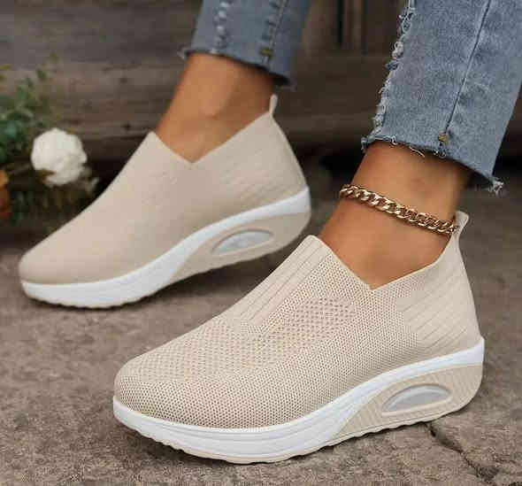 تخفيضات الموسم 
اي قطعة حذاء او شحاطة ب 5 الف فقط
 القياسات (٤٠/٤١/٤٢/٤٣/٤٤) 
اي قطعة حقيبة او جزدان سعر القطعة 5 الف
توصيل كل محافظات العراق 5 الف 
الحجز خاص او واتساب ***********
