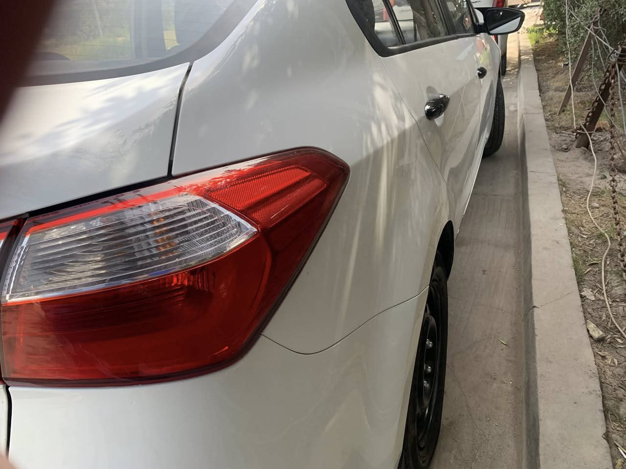 السلام عليكم كيا سيراتوا خليجي ٢٠١٤ للبيع
رقم اربيل تحويل مباشر حادثها جاملغ وبنيد وثنينهم مبدلهم مال تفضيخ
تخم تاير جديد 
منظومة احتراق كاملة جديدة 
ادامة كاملة
محرك ١٦٠٠ 
مكان السيارة صباحاً بزيونة 
العصر بالاعظمية 
للاتصال *********** 
السعر ١١٧ وبيها مجال بسيط
