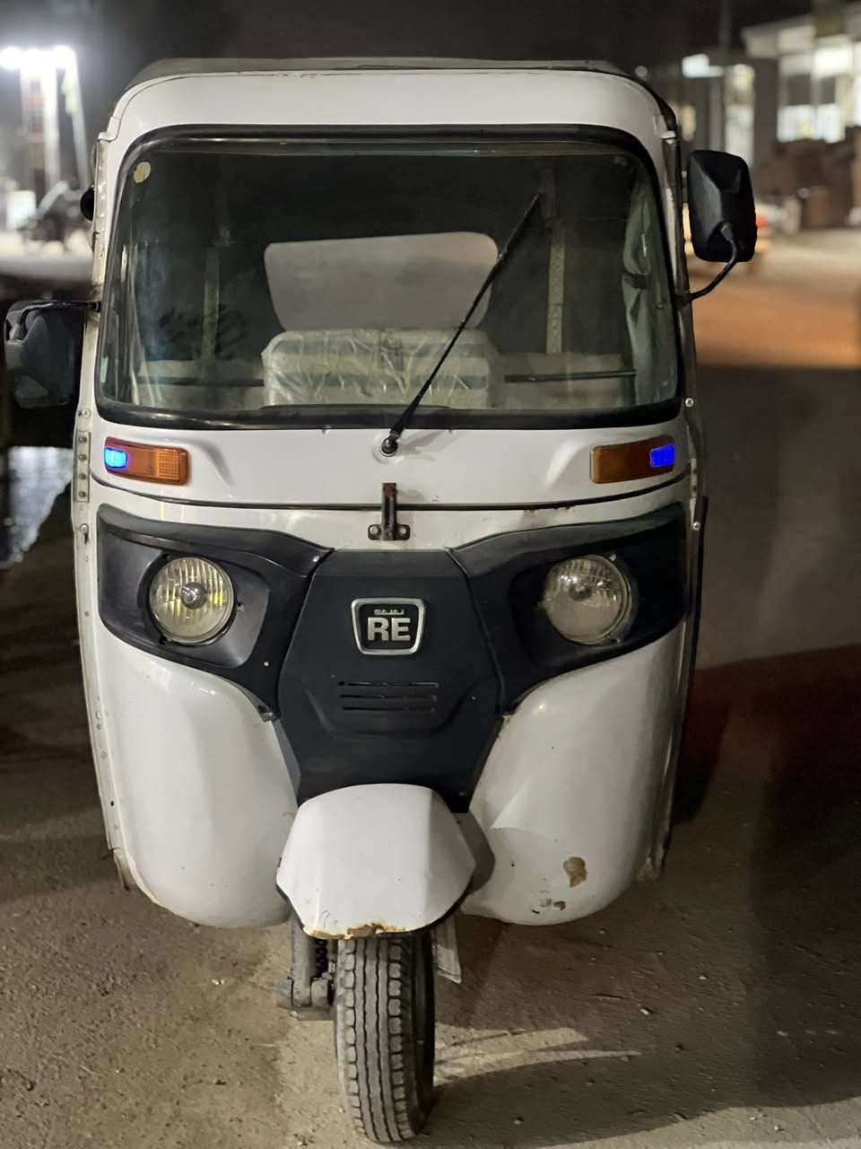 السلام عليكم 
تكتك باجاج موديل 2021
التكتك خير من الله مكينتها لاتبخير ولا تنقيص
بيها ضربه بالغد شبر بالجهه اليسار
اوراق اصولي 
شركت غبور القمر
السعر 5100
***********
