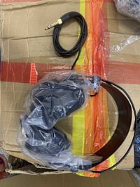 مكسر وسماعه قطعتين موجودات قيم واخذ يوجد توصيل  07736407436