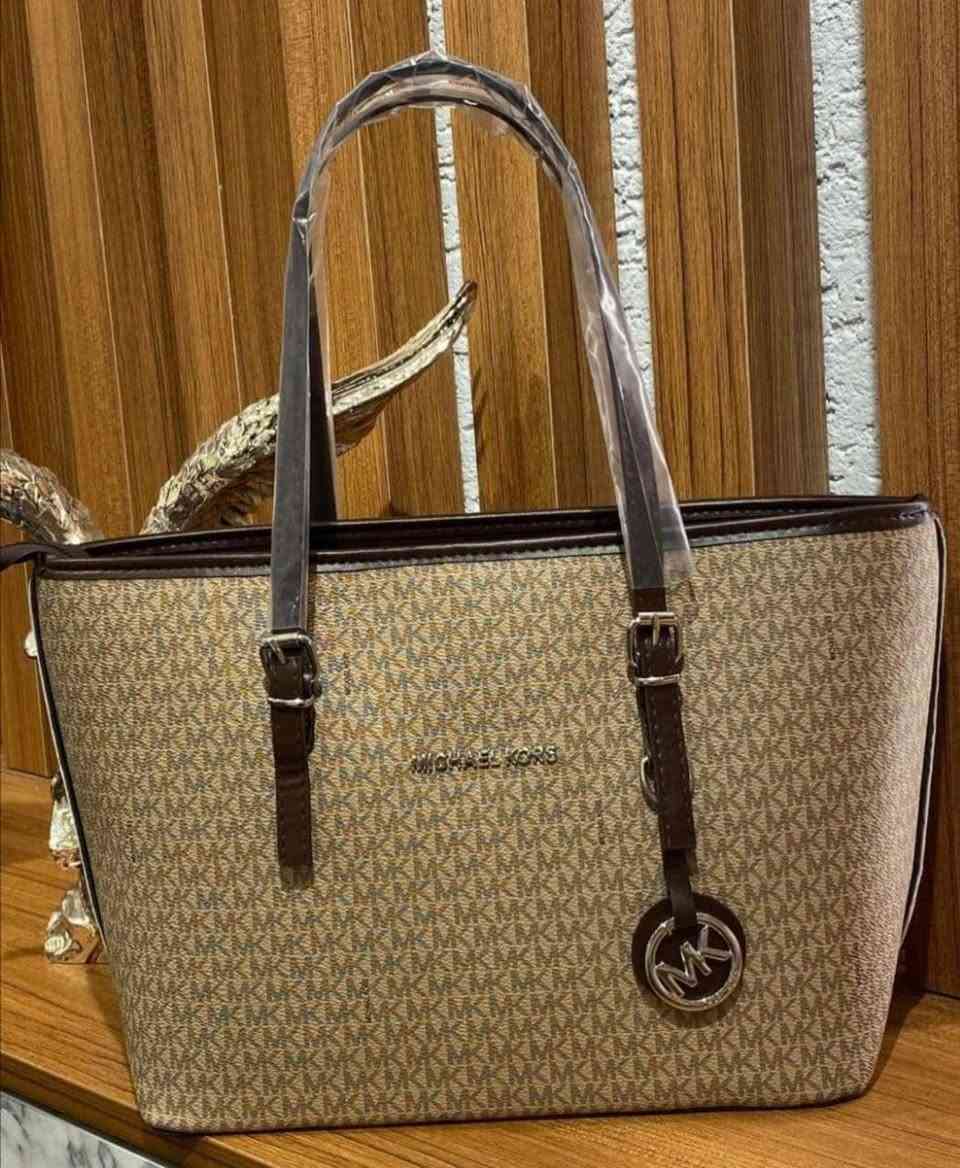 حقائب فخامة واناقه من ماركت مايكل كورس🇺🇸الامريكيه بيه عرض كلش حلو اسعار ماموجوده بكل العراق توصيل مجاني داخل محافظة الديوانية 😍😍


**إذا كنت صاحب هذا الإعلان وتريد حذفه لأي سبب، رجاءا أرسل رسالة إلى الدعم الفني**