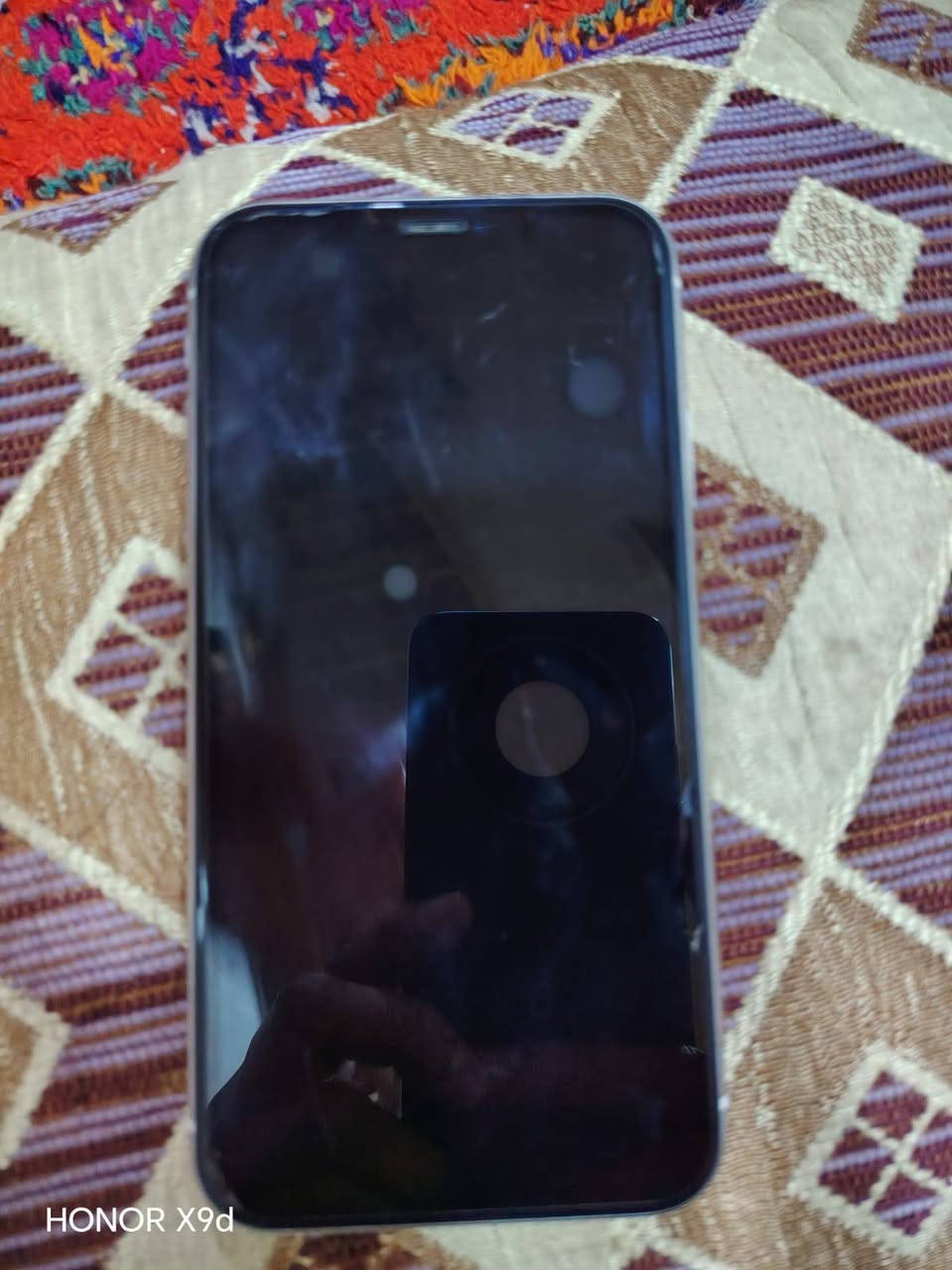 سلام عليكم  ايفون للبيع11 عادي ذاكره 128  بطتريه 81اصل ابااد ماداخل صيانه بس ضربه بضهر كله شقال***********
