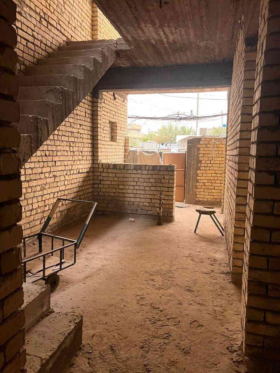 بيت للبيع في منطقة الشعلة قطاع ١٢ قرب جامع الجوادين  قطعة امامية مساحة ٨٠  متر هيكل فقط بدون تأسيس كهرباء او بواري فقط مجاري كاملة
بيت للبيع ملك في منطقة الشعلة قطاع ١٢ قرب جامع الجوادين  قطعة امامية مساحة ٨٠  متر هيكل فقط بدون تأسيس كهرباء او بواري فقط مجاري كاملة
يتكون من طابقين   ٣ غرف  نوم واستقبال وحمامين ومطبخ بارد وحار بدون بيتونه
والباقي كما  موضح في  الصور للإتصال والاستفسار واتساب  فقط ***********
