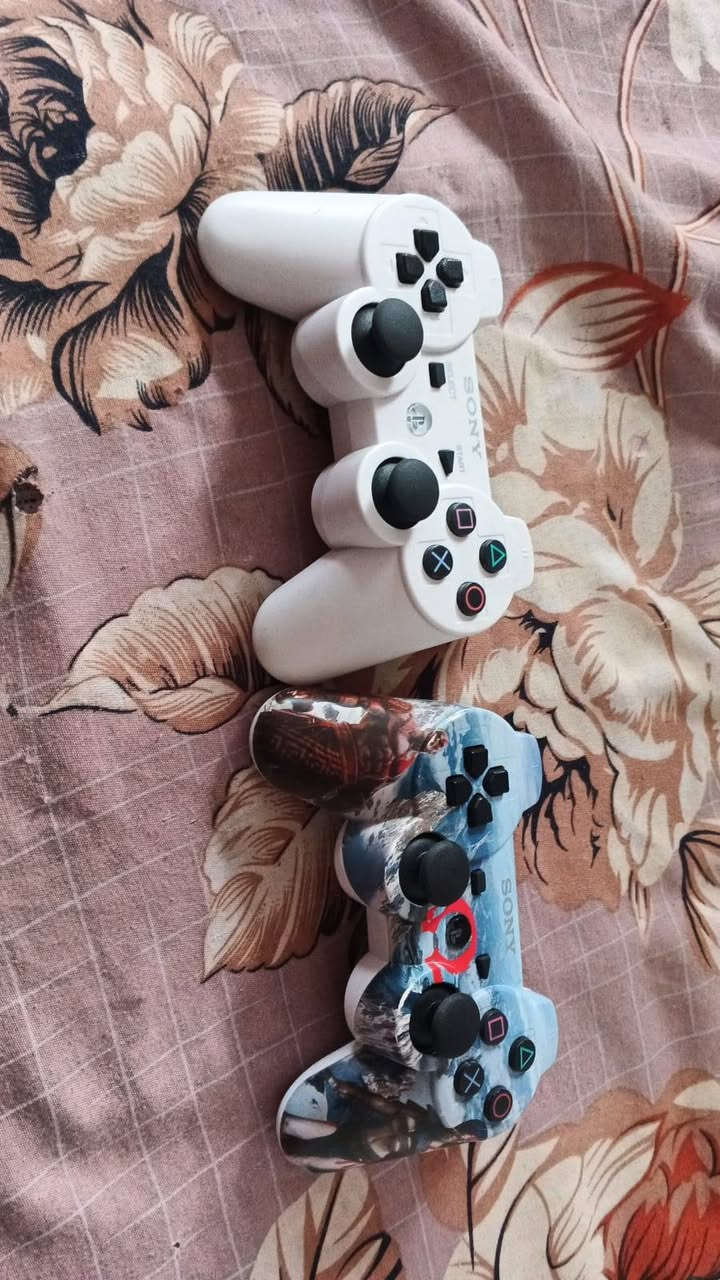 السلام عليكم 
 عندي جهاز  PlayStation 3 Slim للبيع
الجهاز نظيف ويشتغل 100%، ويا 2 يدات، وجميع الأسلاك،  محمل ٤ لعبات  وما بي أي مشكلة. السعر 175قابل للتفاوض


**إذا كنت صاحب هذا الإعلان وتريد حذفه لأي سبب، رجاءا أرسل رسالة إلى الدعم الفني**