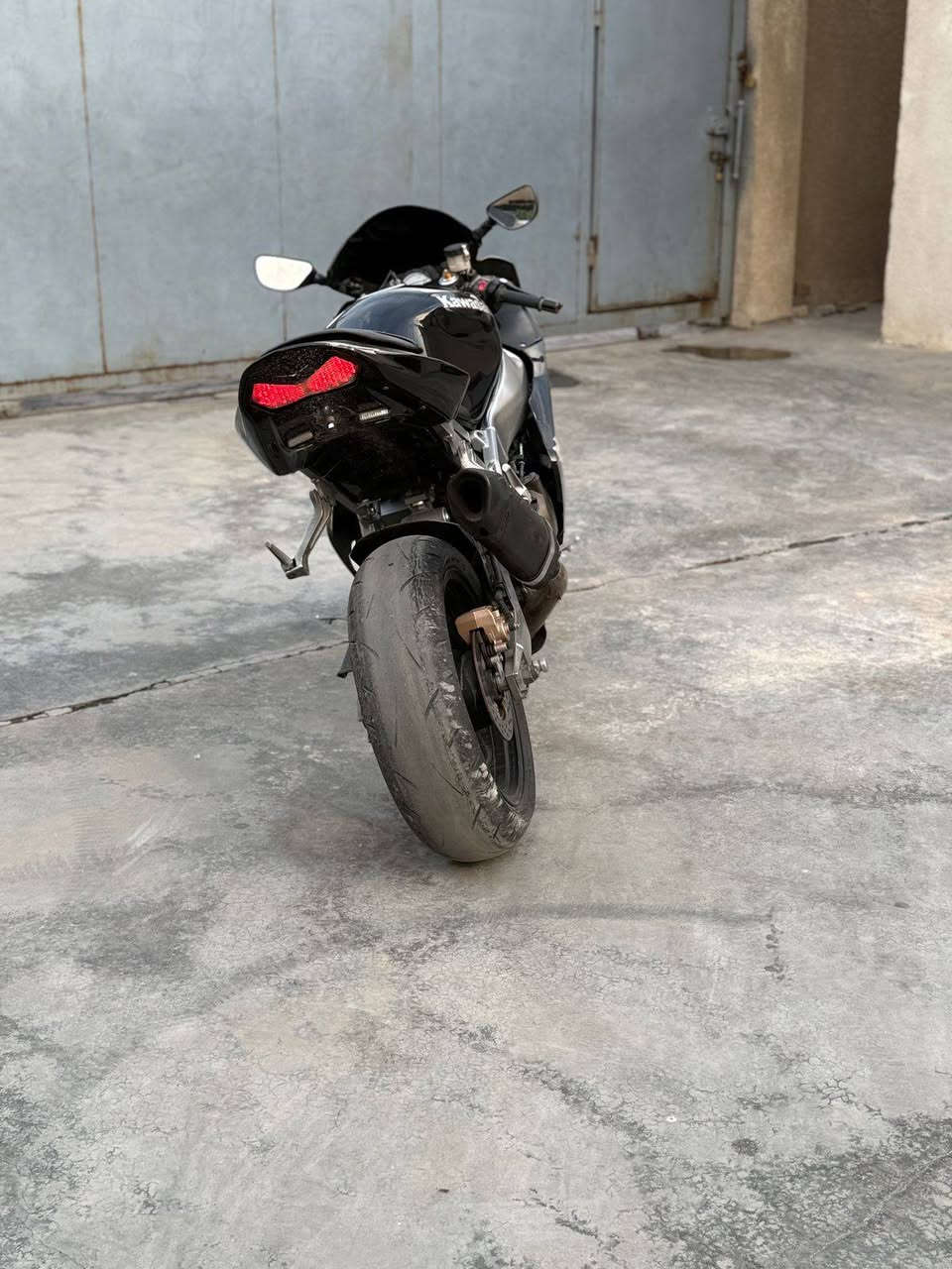 السلام عليكم بطحه كاوسكي للبيع محرك 636 العنوان ساحه اللقاء دور السود*********** فقط اتصال اي مراسله على الفيس ماكو
