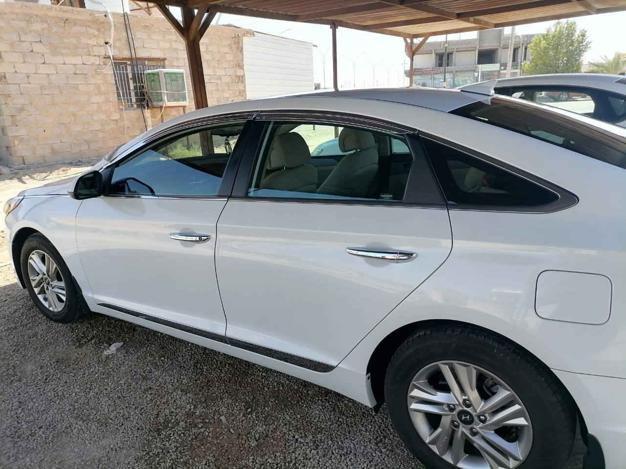 السلام عليكم
سوناتا 2017  وارد امريكي

حادثها موضح بلصوره شخوط فقط 

محرك 2400 GDI

رقم بغداد 

شاشه كبيره 

كشن مخمل 

مانع انزلاق 

مثبت سرعه 

كامره دوراه

وباقي المواصفات المعروفه

ماشيه 80 

ما ناقصها يي شي من صدر وتايرات

نوزلات _بلكات _ جويتر عليها ادامه كامله بدون يي نقص تشغل وتطلع والسياره احله من الصور

للاستفسار 

‏‪***********‬‏ واتساب 

‏‪***********‬‏
