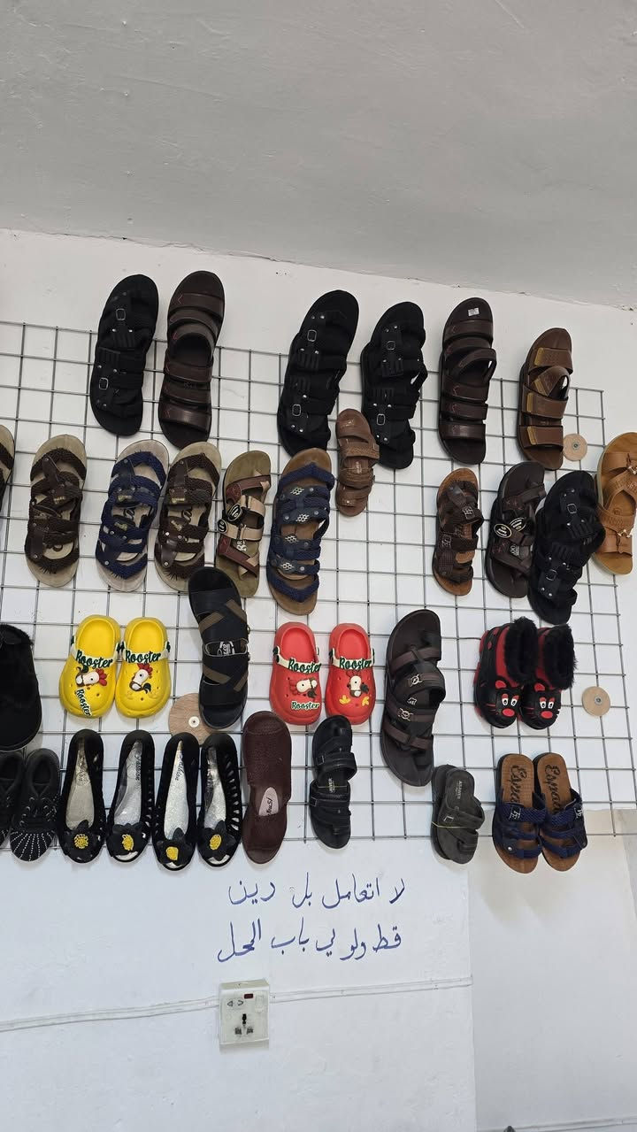 سلام عليكم عندي احدياء شحاطة لبيع جمله تعزيله المحل بسعر ارخص من الجمله تاخدهم جمله انت تسعر تاخد تواصل خاص او اتصل ***********
***********
