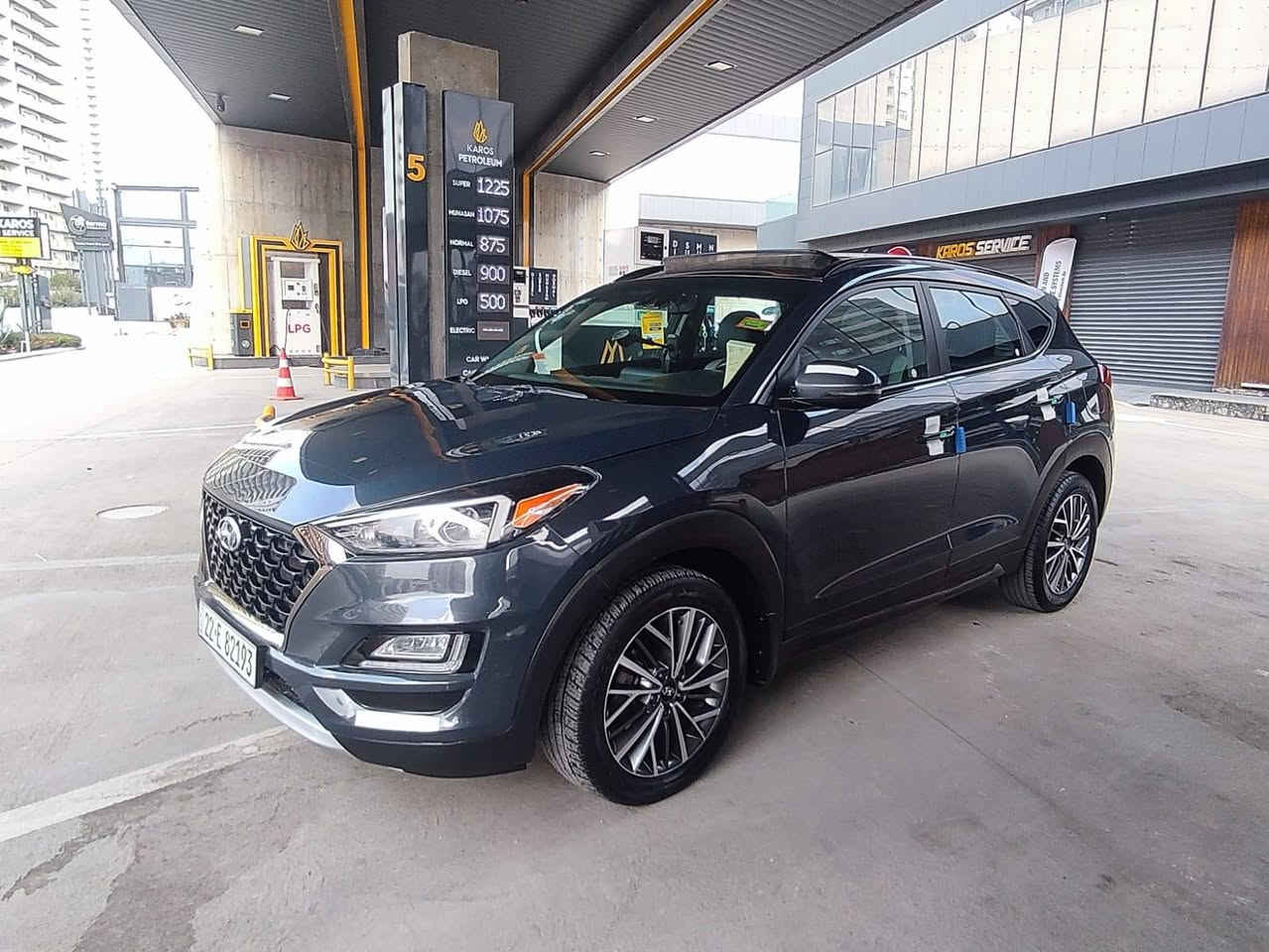 السلام عليكم للبيع هونداي توسان ٢٠٢١ وارد امريكي لون نفطي سياره كلين تايتل بلعراق صار بيه طخه بلبنيد بسيطه وصبغته فقط بدون اي دواخل بدون يرباك بدون شخوط فول مواصفات التميت بصمه ابواب وتشغيل بانوراما ليد امامي تبريد لمس قطعتين  فور ويل اشاير ترحيب بليدات رادار امامي وجانبي وخلفي شاشه جبيره كامره دواره ويل كروم كشن كهربائي كشنات تدفيه الامامي ولخلفيه  3وضعيات قياده بعد هوايه مواصفات بيه محرك 2400 GDiكير محرك تبريد كله بشرط عل وضع لشركه ماشيه 40تخم تايرات جديد صدر جديد دهن فلاتر كله جديد سياره جاهزه بدون اي نقص سنويه ارقام هزه كله جديد بسمي تحويل غرامه كله بشرط بنفس ليوم مكان السياره بسليمانيه السعر167بي مجال  اتصل واتساب ***********
