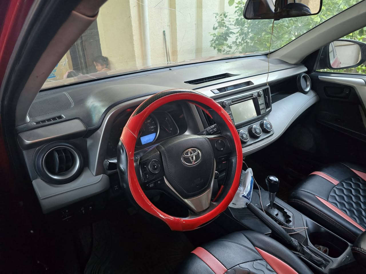 سلام عليكم تيوتا راف فور  موديل 2013 وارد امريكي  دفع رباعي كل الاربيكات سليمة  ضرره شخط خفيف وتم صبغ الجامرلغ والباب سياره كامله اي عطل مابيه جاهزه رقم بغداد رقم الجديد  السعر١٣٨ ورقة  وبيه مجال تحويل ثاني يوم بأسمي .. العنوان ديالىى
رقم الهاتف6137813 0780
