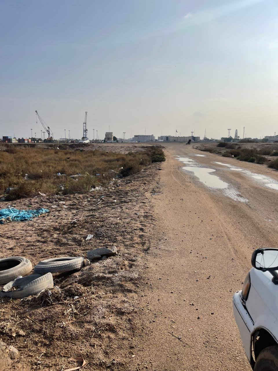 ربع دونم في الجزيرة مقابيل المحافظة 
مجاور جسر القيادة (الجديد ) 
المساحة 625 متر 
الشارع 12 متر 
الارض طابو صرف زراعي بسم عراقي 
وكالة ومكاتبة ونسخة من الطابو 
الارض مدفونه ومحدولة جاهزه للبناء 
الشارع تبليط وكهرباء وماء والمنطقة سكنية 
علما الربع دونم اول ربع دونم من بعد الحرم 
السعر 175 قابل للتفاوض 
للاستفسار اكثر اتصل على الرقم 
*********** البصرة, العراق
