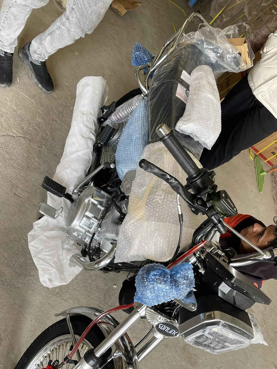 السلام عليكم دراجه تايكر سونك دشبول ايباد دراجه بعدهي زيرو ماصرلي فتره من طلعته من الوكيل  موديل2025 اوراق  لون اسود رايدهه900 وبيه مجال رقمي***********
