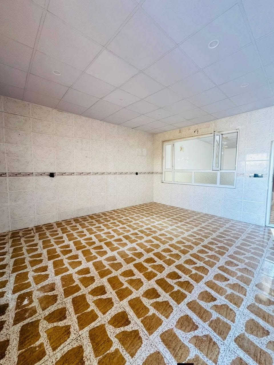 بيت للبيع في #قربو 
#مقابل_حدیقة 
125 متر - طابق واحد وبيتونة
يتكون من :-
 استقبال // غرفة نوم // هول // مطبخ // مجموعة صحية 
العنوان :- على سايدين لاوان مجاور مجمع المهندسين
- يسجل بأسم اي شخص يحمل الجنسية
********************************
خانوو  بۆ فرۆشتن لە #قەرەبوو
125 مەتر - یەک نهۆم 
#پێش_حەدیقە
پێکهاتووە لە :-
ديوه خان // ١ ژووری نوويان //  هۆڵ // چێشتخانە // گەرماو  
ناونیشان :- جووت سایدی لاوان تەنیشت ئاندازياران
**************
***********
وتساب
