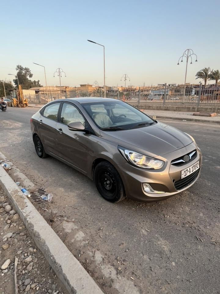 السلام عليكم اكسنت 2013  وراد خليجي 
محرك 1600 كيرعادي
 بيها صبغ عام بدون ضربه
كير ومحرك كفاله 
صدرها نص عمر 
تبريدشغال 
سيارة بسمي المكان ابغداد سعر 70 رقمي ***********
