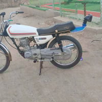 شباب دراجه البيع محرك يراني قديم قراض جديده السعر 450 وبيها مجال الاست...