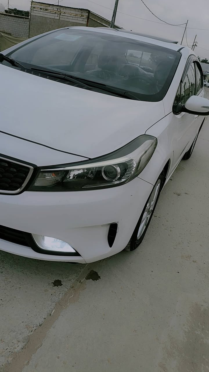 سلام عليكم سيراتو موديل 18 كفاله عامه 
مكينه 2000 رقم أربيل دولي 
تريد تحول تريد وكاله سياره فوول 
ماعدا البصمه مكينه كير حدايده تبريد تدفئه 
كله شركه مكان سياره نجف للاستفسار الاتصال 
***********
