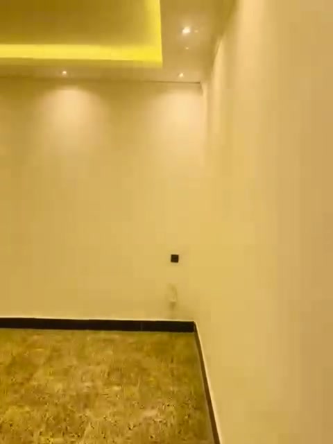 بيت للبيع طابو صرف ١٠٠ متر قرب جسر الحسينية
طابق ونص سعر ١٤٠ مليون وبيه مجال للجادين 
قريب الشارع العام يفيد تجاري سكني 
للاستفسار خاص او ع الرقم *********** واتس اب
