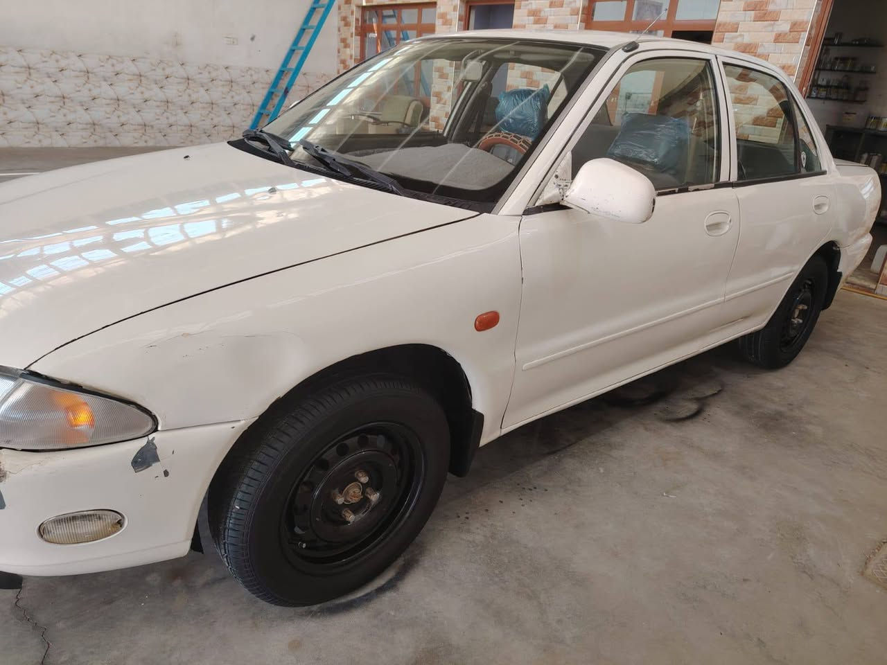 السلام عليكم بروتون ويرا كير عادي 
موديل 2002 بسمي صار سبوعين هزيتة
جاهزة كهربائيات كلشي شغال
كير ومكينة كلش تمام 
تبريد شغال 
بية ضربة جاملغ الايمن بس 
سعر 38 وبية مجال 
عنوان ذي قار الرفاعي 
***********
