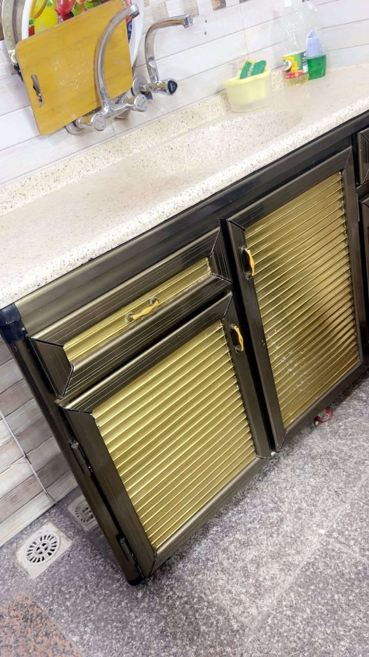 السلام عليكم
للبيع كامل مع السنك مرمر نظيف جداً
سعرة قفل 650 الف  غير قابل للتفاووض

***********
مكاني بغداد الكرخ حي الجهاد
