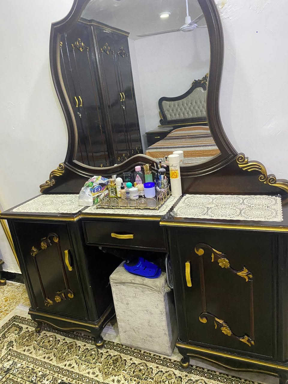 تخم ٧ مقاعد توصاه وليس سوكي جديد كلش قفله ٣٥٠ وغرفه نوم تفصال عراقيه ثكيله توصاه ٥ قطع كلاسك سعره مليون و٤٠٠ وبيه مجال بصيط للتصال ***********
