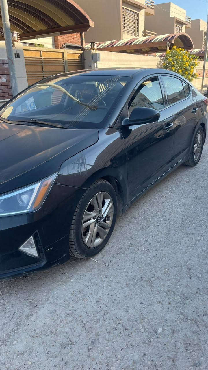 🚗 للبيع: هيونداي إلنترا موديل [2019]
السعر /110 وبيها مجال للشراي 
​اللون: أسود ملكي.
محرك /2000 
​الرقم: أربيل (اللوحة الجديدة المميزة)، سنوية وهزة جديدة.
​المواصفات: شاشة، كاميرا خلفية، تحكم ستيرن، رادارات، ويل كاب 16، تبريد ثلج.
صدر حداديه جاهزه 
​ا حادثها خلفي قديم ومصلحة جاهزة (صورة الحادث مرفقة بالمنشور بكل أمانة). محرك وكير وتبريد بشرط الفحص.
​📍 المكان: بغداد
📞 للتواصل:  اتصل وبيك خير ودلل 
‎0772 451 4733
السياره كلشي موضح بالصور تريد صور بعد تريد تعرف شي عليها اتصل وتدلل ❤️
