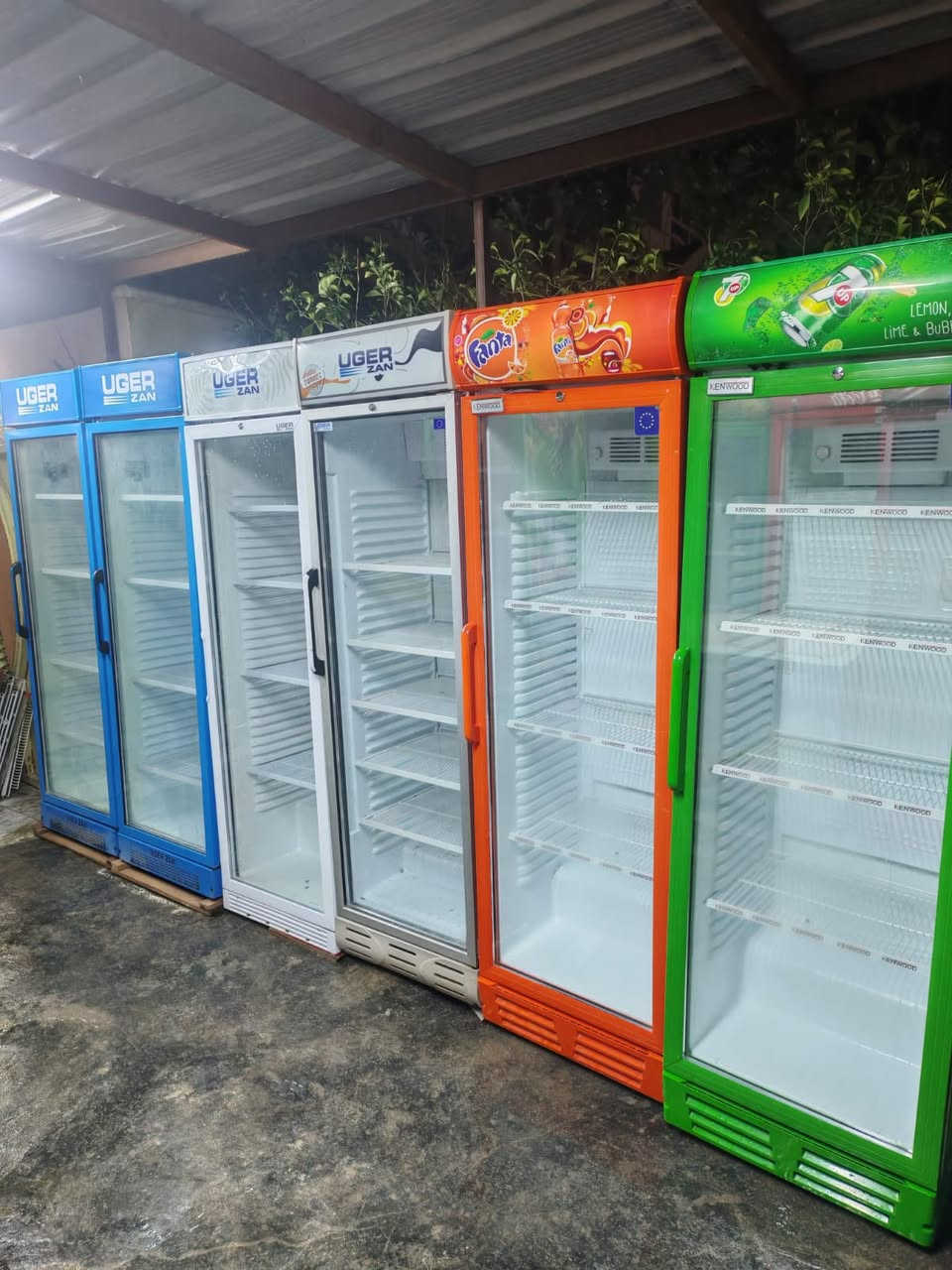 سلام عليكم عارضات للبيع تركي الايكور الاصلي ابو الحاسبه نضافه 100/100 حجم 22 شراي يتصل *********** مكاني بغداد جميلة واكو توصيل 🚚
