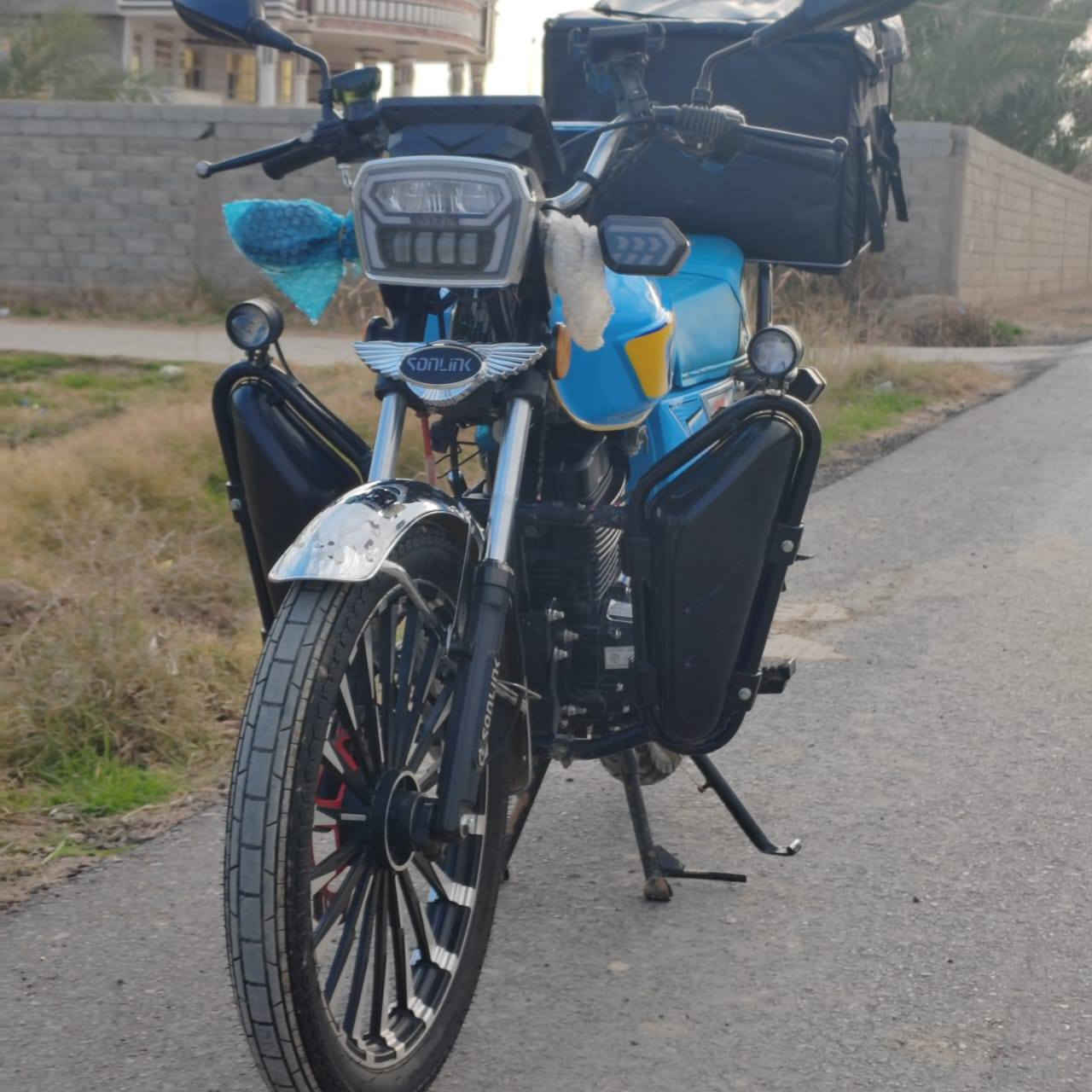 سلام عليكم من رخصت لادمن المحترم شباب دراجه سونك موديل 2025الدراجه  ضاقطه وزنجيل انسه شي اسمه رجه   مشاءالله  مرتبه على اخر حبايه من قناع من صندوك الدراجه متعوب عليها كل غراضها وياها كامله وراق سكنر لون حلو ///سعر الدراجه 925وبيه مجال حك الجيه مكان الدراجه بغداد الرقم ***********//وبل خدمه
