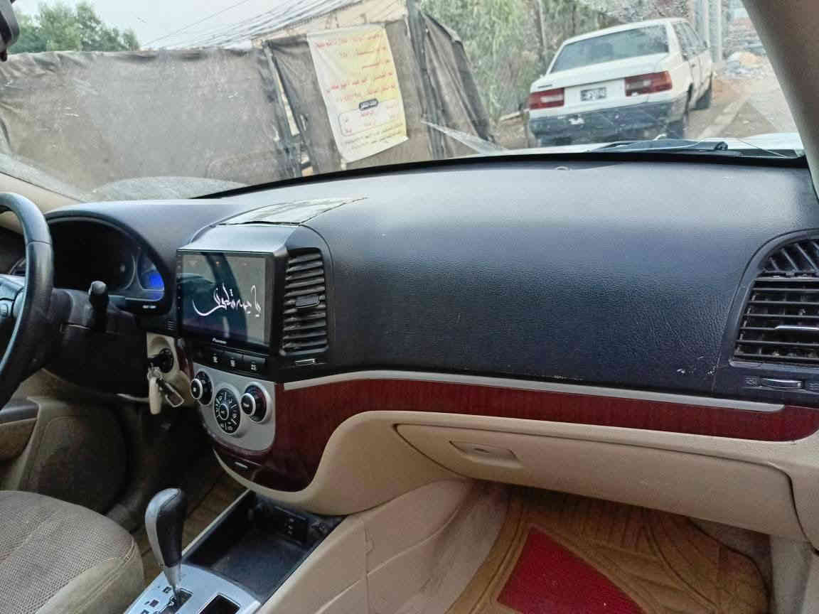 للبيع هونداي سنتافي 2009 ((ادوات ادوات❗))
وارد خليجي مكفوله من الكص والضربه 
السيارة داخله سياحه 
فول موصفات 
فتحت سقف 
تبريد 3 قطع 
سبعه راكب 
داخل بيجي 
4x4 فور ويل 
سته سلندر  بانزين 
السعر 53 
لاستفسار ***********
