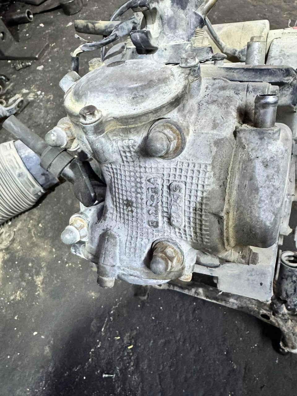 السلام عليكم طابوكه مال سكنس فحل  كابريتر تحتوي عله سلف وملف  مثل ما واضحه كدامكم  المكينه شغاله بس بيه دخانه ابيعه عله وضعها ب125وبيه مجال مكاني بغداد البياع ***********
