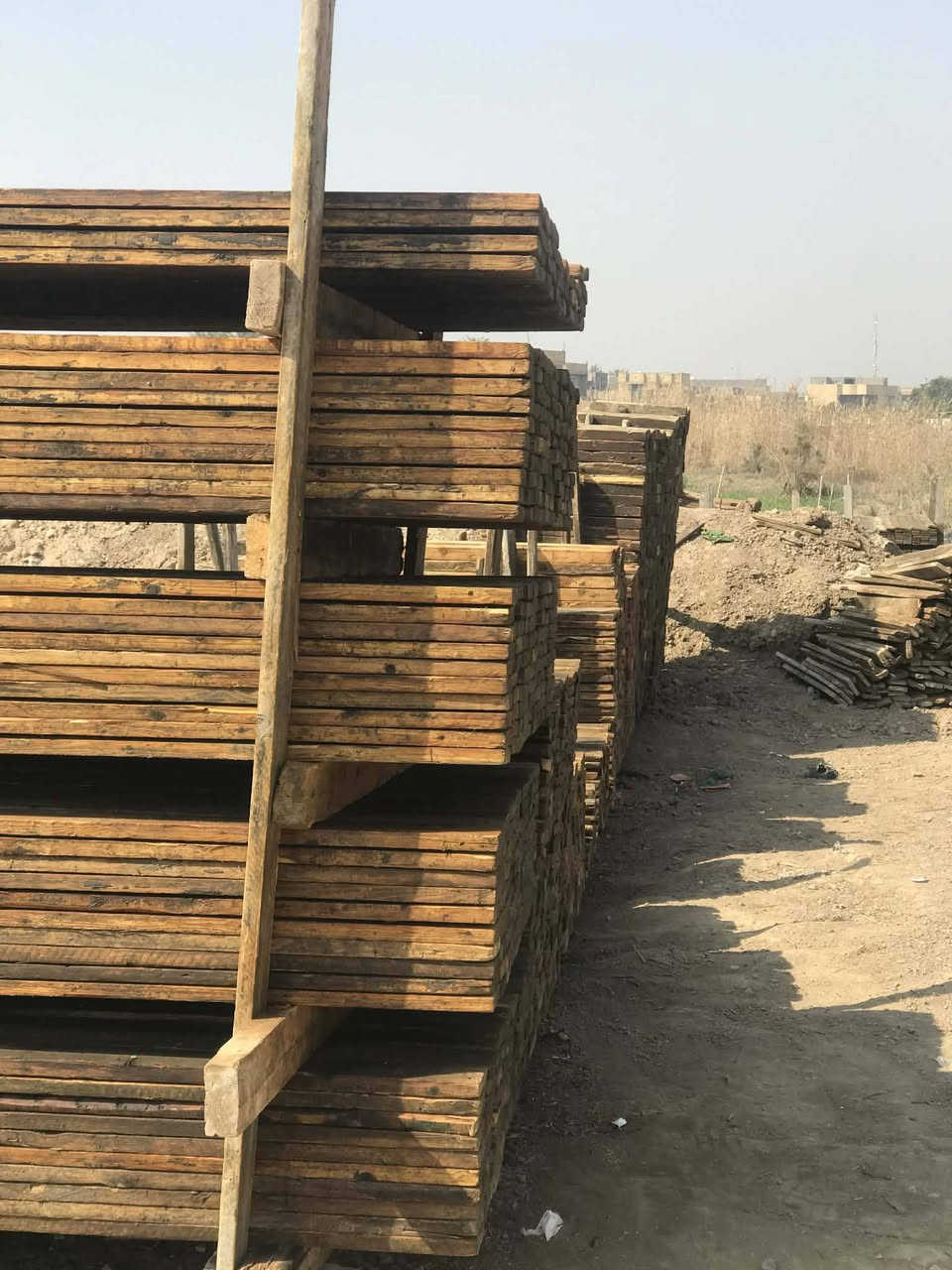 قالب خشب للبيع.  العدد   13 مكعب    روسي تارس 25ملم 
((مشتغول ثلاث شغلات)). أنضف من الصور.  مكان حله 
‏‪***********‬‏
