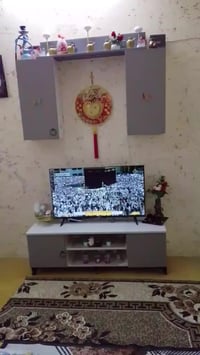 تخم قنفه • ميز تلفزيون