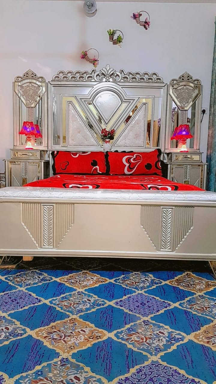 غرفة نوم تزكام عراقي تصميم تركي  نظيفه كلش استعمال قليل السعر مليون ونص وبيهه مجال لليشتري *********** الشراي يتصل على الرقم مكاني الشطرة
