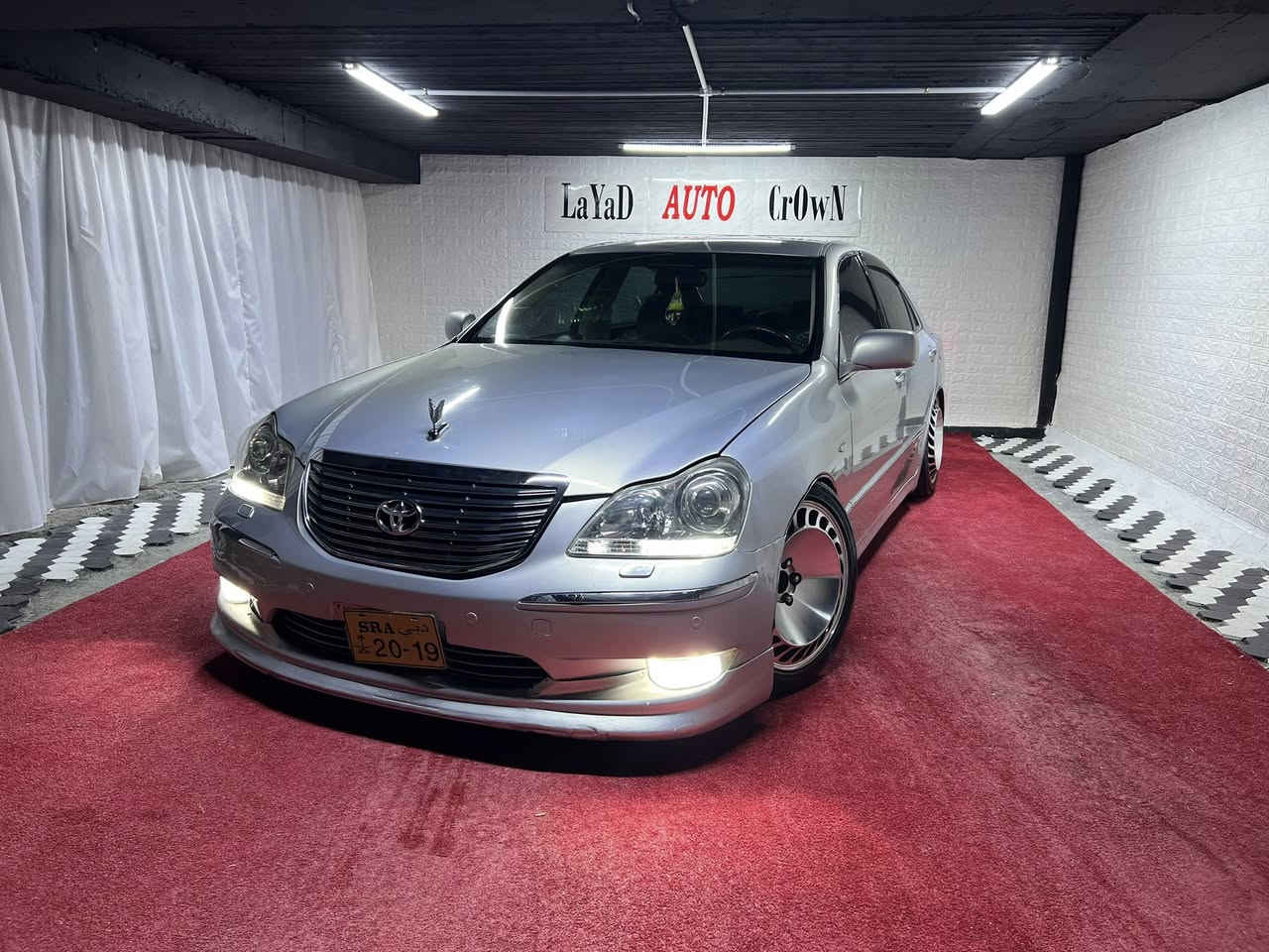 MAJESTA 2005  بڕاوە 
ژم:***********
‎بە ناوی خوای گەورە سەرەتا بۆ مەسرف پرسیار مەکە تیای نیە غەیری لەمسی شاشەکەی کە ئیش ناکا بۆ هیچی تر پرسیار مەکە 
‎مواسەفات ٥ دوگمەیە  
Absبیلاد بە شەرتت
‎گێڕوو مەکینەو کارەبایی بە شەرتی ١٠ فیتەر‎
٥ بەسمە   ھەر ٤ کوشن کارەبا  سەلاجە ٦ سیدی و دیڤیدیGPS کامێرا سوکان کارەباو خەزن  ٣ پەردەی بیلاد
‎لایتی ناوچەی کوێر واتە لەگەڵ سوڕانی سوکان لایتەکانی دەسوڕێت دەبڵەکانی ھەواویە ئیش دەکات بەشەرت بە دڵی خۆت بەرزی و نزمی پێ بکە سنوق شەفت  گێڕ عادی و تۆماتیک سەیارەکە ٢٥٠ی مەسروفی تێدا نیە ٤ تایەو ویلی سێلی  ئەو مواسەفاتانەی باسم کرد ھەر ھەمووی ئیشی نەکرد سەیارەکە بە بەلاش بەرە لە ڕەسمەکان جوانتر نەبوو مەسرەفی ڕێت عایدی من یەک گڵۆپ لەناو داشبول پێ نیە سەیارەکەبیانوو بڕەبەس
ژم:***********
 
‎
