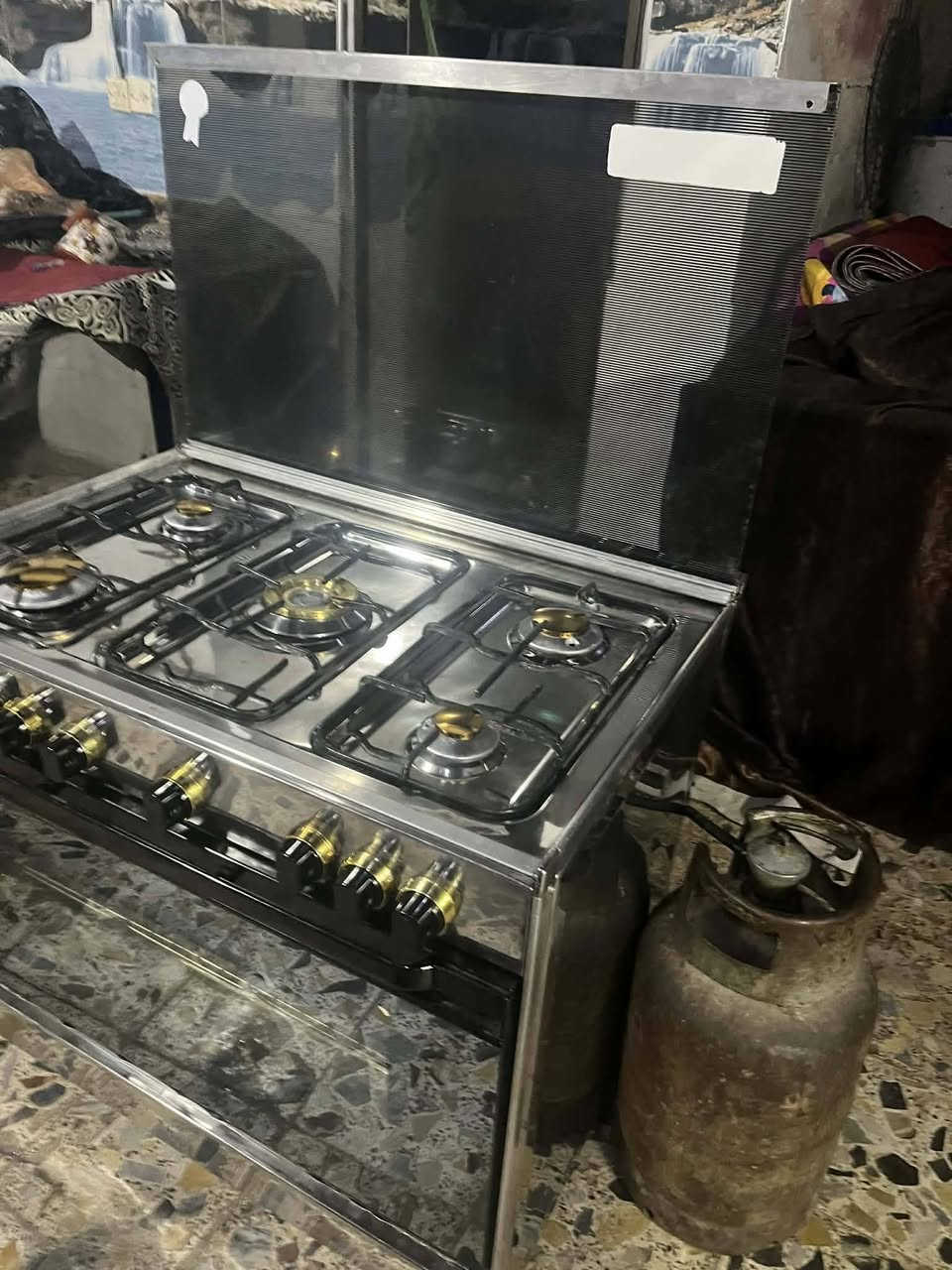 طباخ تكنو مصري نضام بوري قياسه 60 في 90 
السعر 200     العنوان بغداد 
رقم الهاتف *********** وبي واتساب
