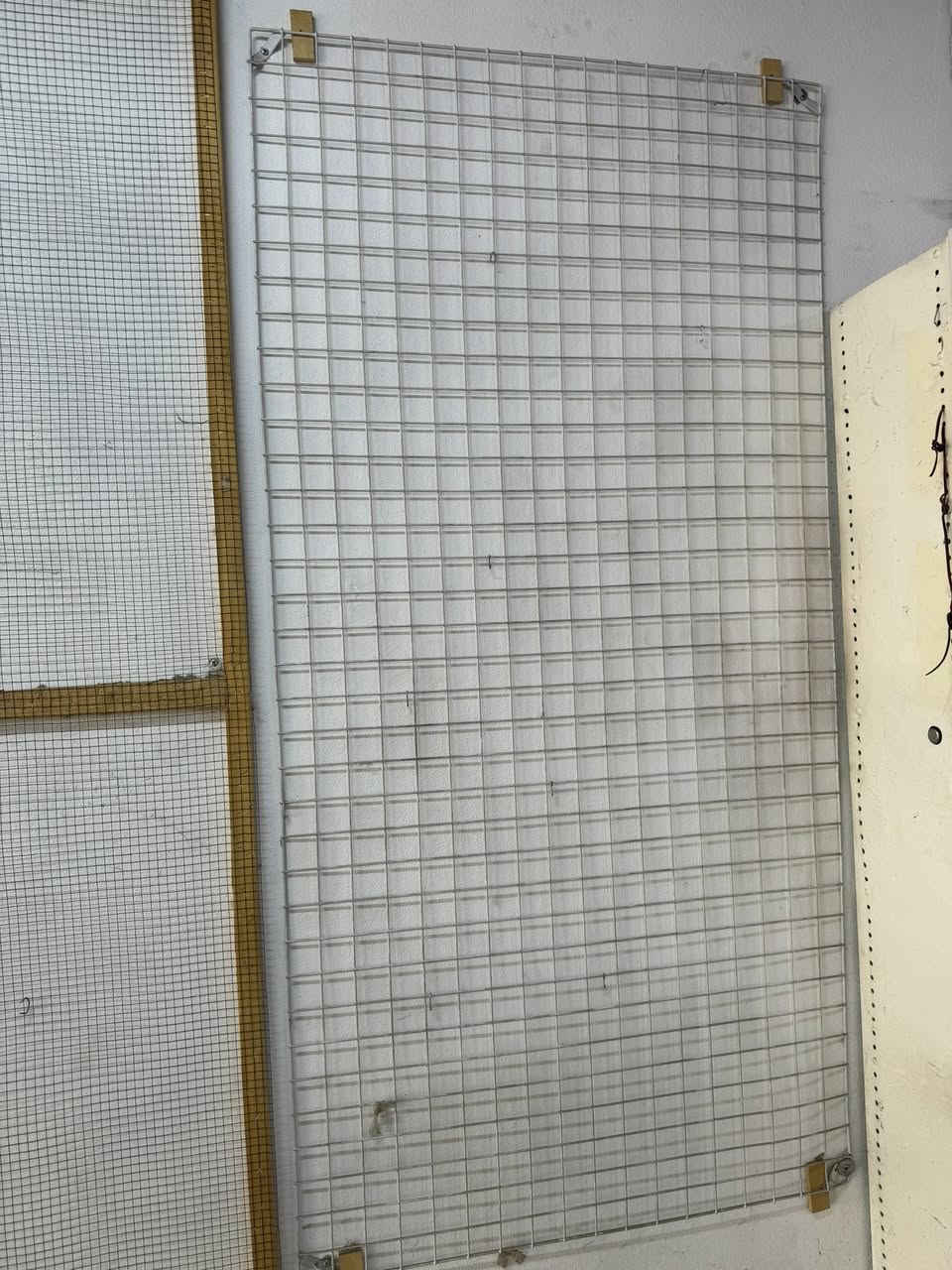 يوجد رفوف للبيع عارضه ميوزه برطله شراي انتصل ***********
