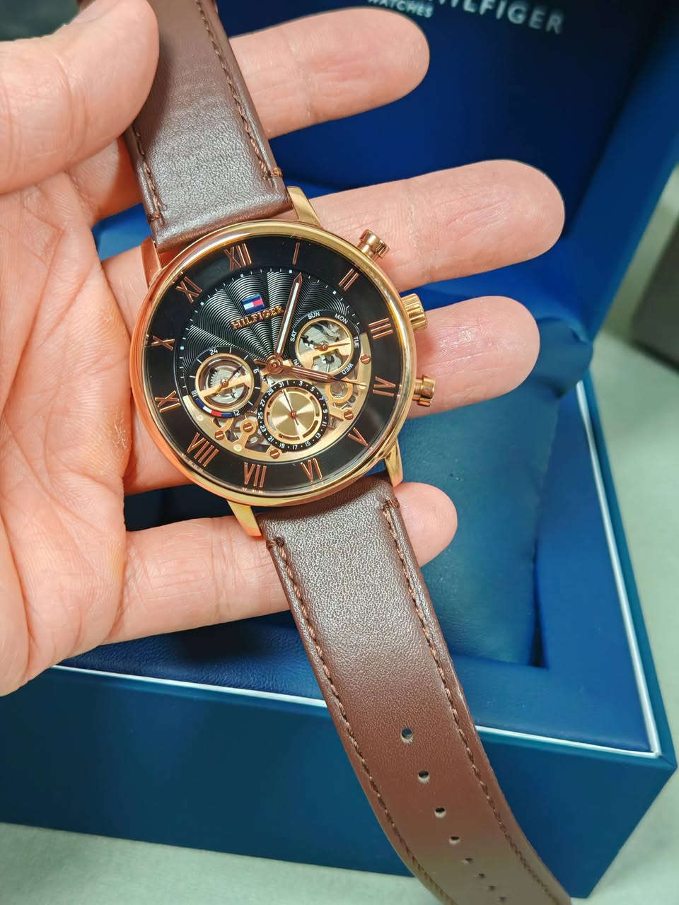 مزااااد مزااااد 
لدينا لكم اليوم مزاد جديد لساعه راقيه وانيقه الساعه تومي هيلفكر الامريكيه الشهيره الساعه اصلي كامل المرفقات مع الظمان سنتان 
المزاد يبدا الان وينتهي ساعه 4 فجر

الاعتماد على الماسنجر 

فتحة باب الساعه 50دولار  واقل رفعه 5 دولار 

الساعه بطاريه
القطر 43
كرونكراف 
ستوب وووج
منفذ شهري
عقارب لامينوس 
البدن ستانلس ستيل 
السير جلد طبيعي 
مضاده للماء 50متر
ارقام لاتيني

تاتي كامل المرفقات مع الظمان سنتان 

يوجد توصيل لجميع المحافظات


**إذا كنت صاحب هذا الإعلان وتريد حذفه لأي سبب، رجاءا أرسل رسالة إلى الدعم الفني**