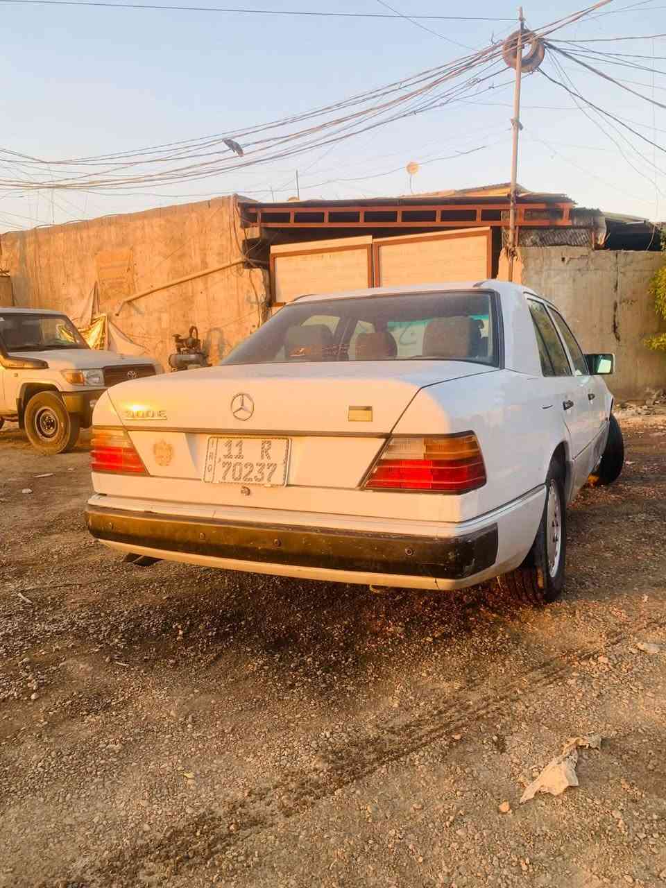سلام عليكم مارسدس للبيع سياره جاهزه من كلشي تبريد صدر أمام وغالفي جديد تايرات جدد سياره نضيفه فتحه سكف لا غرامها عليها ولا هاي فقط بيها بس جاملغ امامي مابيها قطرت صبغ جاهزه من كلشي مكان سياره بغداد جسر دياله كرغوليه سعر60$   @إشارة  ***********
