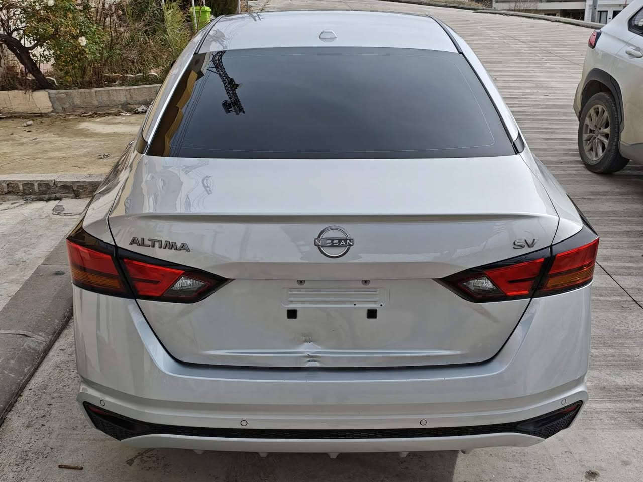 ئاڵتیما ۲۰۲۳ مواصفات sv
کاتی دوو مانگی لەگەڵە
پێشو دوای کەپسە هیچ لێدراوی نیە
چوار پارچەی گۆڕاوە بە شەریکە
تەنها یەک پەڵە بۆیاخی هەیە
بێ تەقەو ڕەقە
چوار تایەو ویلی تازەی لەژێرە
تەنها ئاربای دوای سەکنی تەقیوە
سەیارە بێ مەسرەفەو ماڵی دۆستە  
نرخی ۱۳٦ گەڵاو کەمێک مەجال
ژ.م  ۰۷۷۰۲۱٤۲۱٤٨ /  *********** لە سلێمانی السليمانية, العراق
