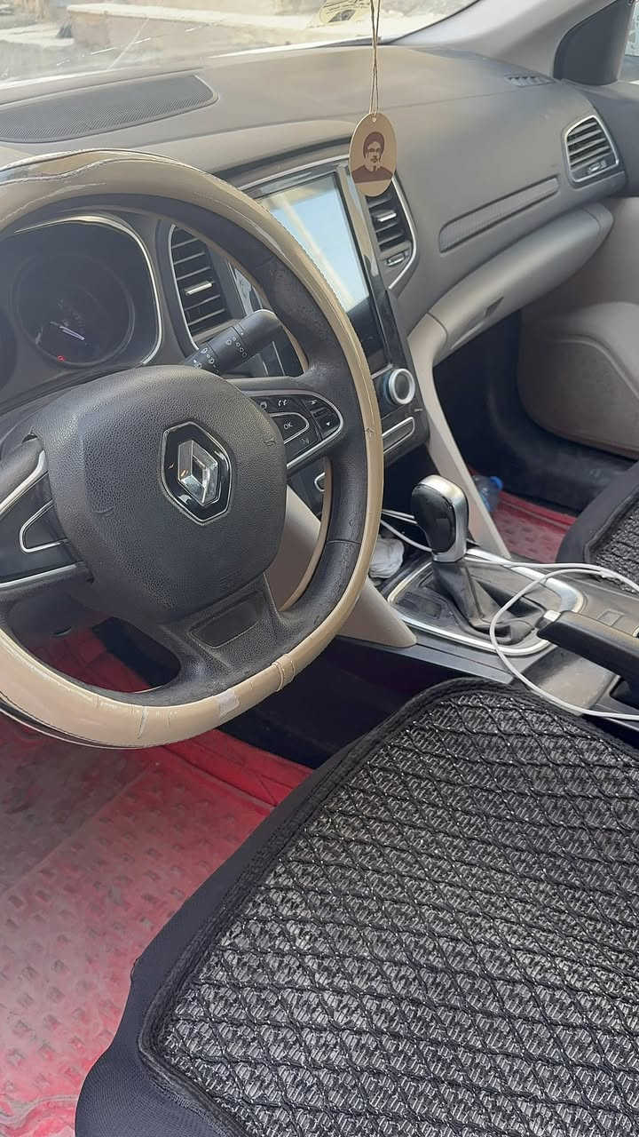 السعر 80 ورقه قفل رينو ميكان 2020 حره باسمي تحويل ثاني يوم بيهه شخوط بصفحة الصدر مثل ما موضح بالصور وبارد بجهة الصندوق وماشيه اكثر من 200 السيارة على ايدي محرك وكير مكفولات هزه جديده ورقمها دولي حاليا
*********** / ***********
