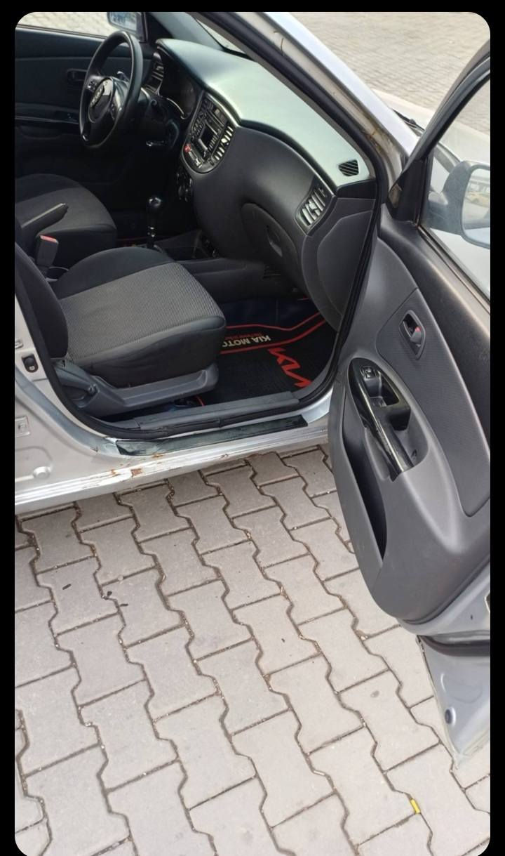 السلام عليكم سيارة للبيع نواع كيه ريو موديل 2009دوات دوات دوات بيه كصه جنطه متومه طبق الأصل أربيل السعره 30ورقه وبيه مجال سيارة مكينه كاز كاز كير مكفوله حدي جديد كهربيه كله شغل وسياره موجود في محافظة البصره واني مكلف بلنشر نتصل على رقم موبايل ***********
