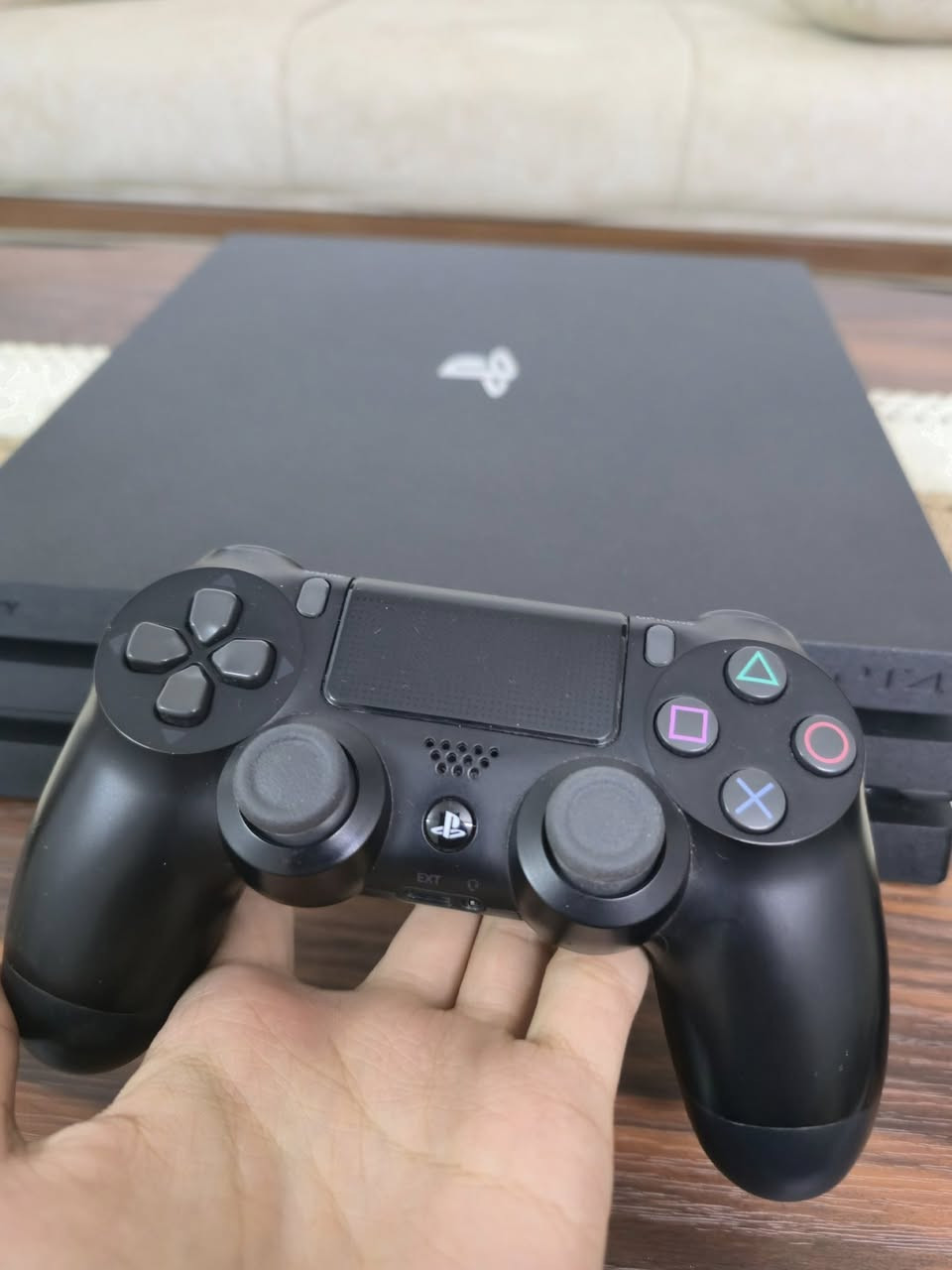 السلام عليكم
متوفر ps4 pro
سعته 1 تيرا بايت
نظيف جدًا من جويستكين اصليات بلادي 
للاستفسار
***********
او 
0773 813 7869

