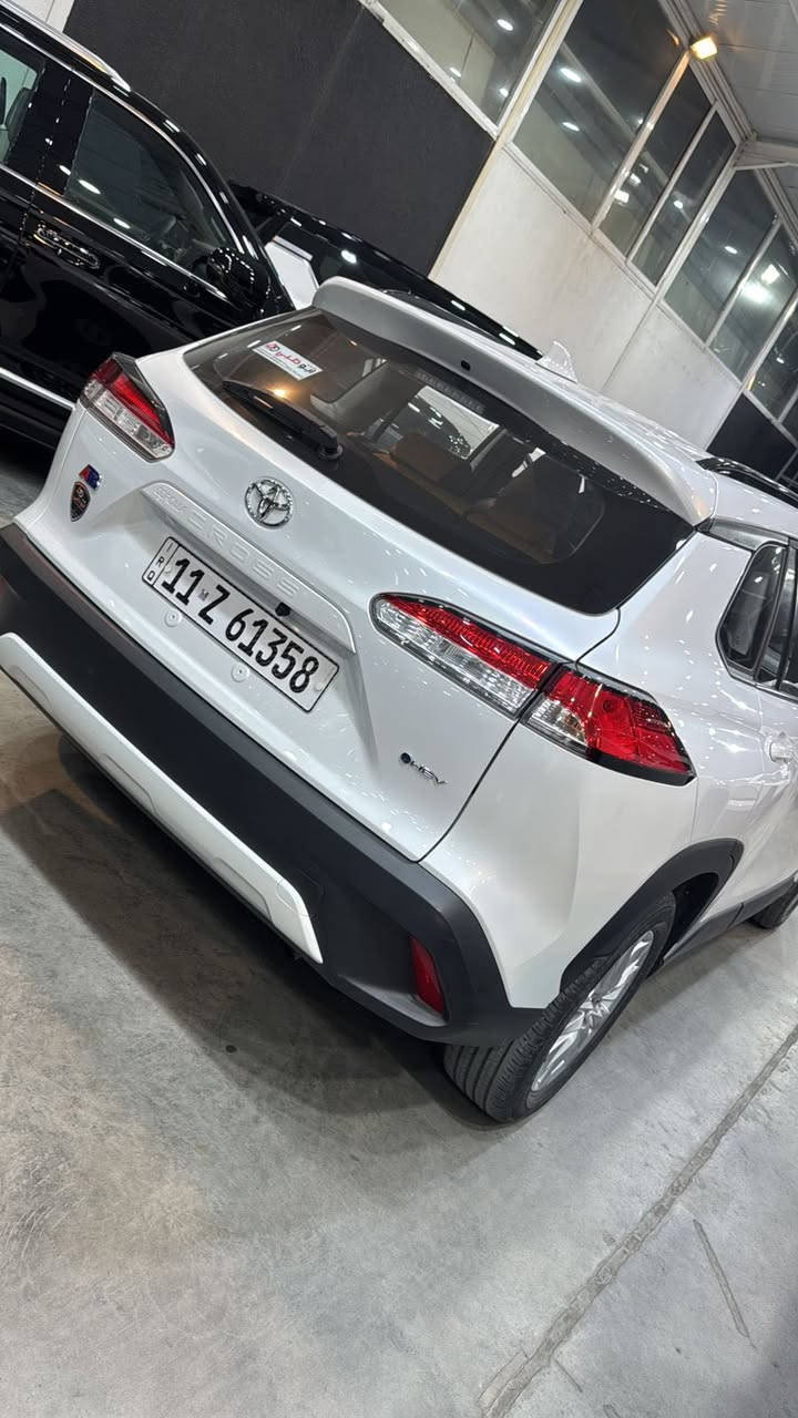 سلام عليكم تويوتا كورلا كروس موديل 2025
مكفوله ماشيه 23 الف 

✅المواصفات

داخل مقاعد جلد  المواصفات الأهم:
✅ محرك 2000 سي سي – 4 سلندر هايبرد ✅ دفع أمامي + ناقل حركة ECVT
✅ جنوط قياس 17 إنش 
✅ فتحة سقف 
✅كامره دواره
✅دخول وتشغيل بصمة (عدد 2) ذكي
✅ إشارات على المرايا الجانبية
✅ تحكم كهربائي كامل بالنوافذ
✅4 كامرات محيطية 
✅ تبريد أمامي وخلفي 
✅ نظام مراقبة ضغط الإطارات TPMS
✅ نظام رادار أمامي ومثبت سرعة
✅ أنظمة سلامة متقدمة:• 
✅نظام تحذير التصادم الأمامي
✅نظام التوقف التلقائي•
✅نظام تحذير الخروج من المسار• 
✅نظام البقاء داخل المسار
✅ نظام ABS
✅ منافذ taupc
ترحيب ذاتي
بغداد- حي العدل 
السعر-26.250 
***********
