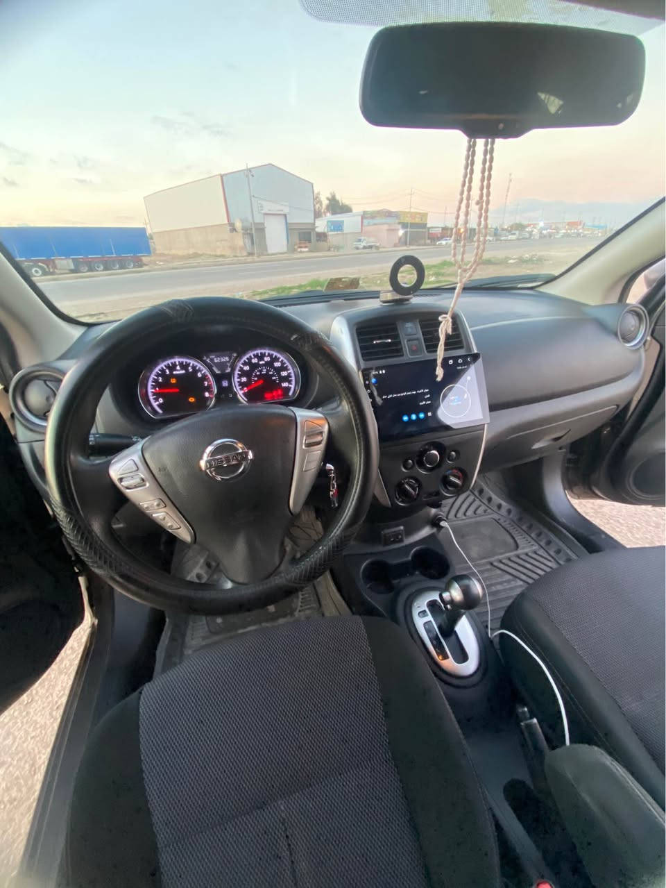 نيسان فيرسا 2017 SV
مواصفاته معروفة 
قطعتين صبغ بدون دواخل وبدون ايرباك داخلة كلين 
كير مكينة كفالة عامة 
ماشية 64 فقط 
سنوية 28 هزة جديد 
بطاقة بانزين
رقم مميز 
سعر 105 
*********** كركوك, العراق
