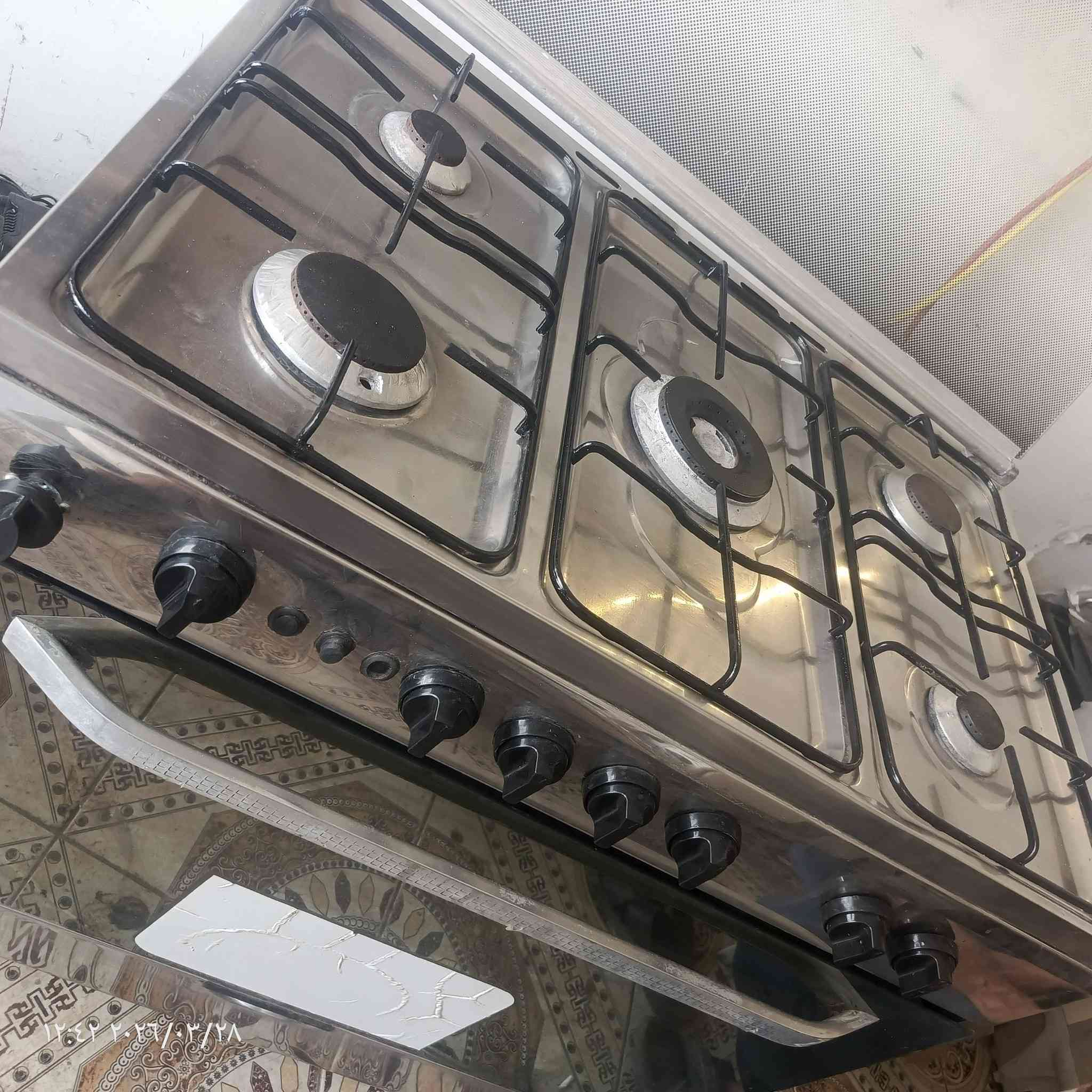 طباخ فريش مصري شغال فول فرن فوك وجوه ناره زركه عيون كله شغال السعر 140 وبيه مجال  بصيط يوجد توصيل حسب الاتفاق للاتصال ***********
