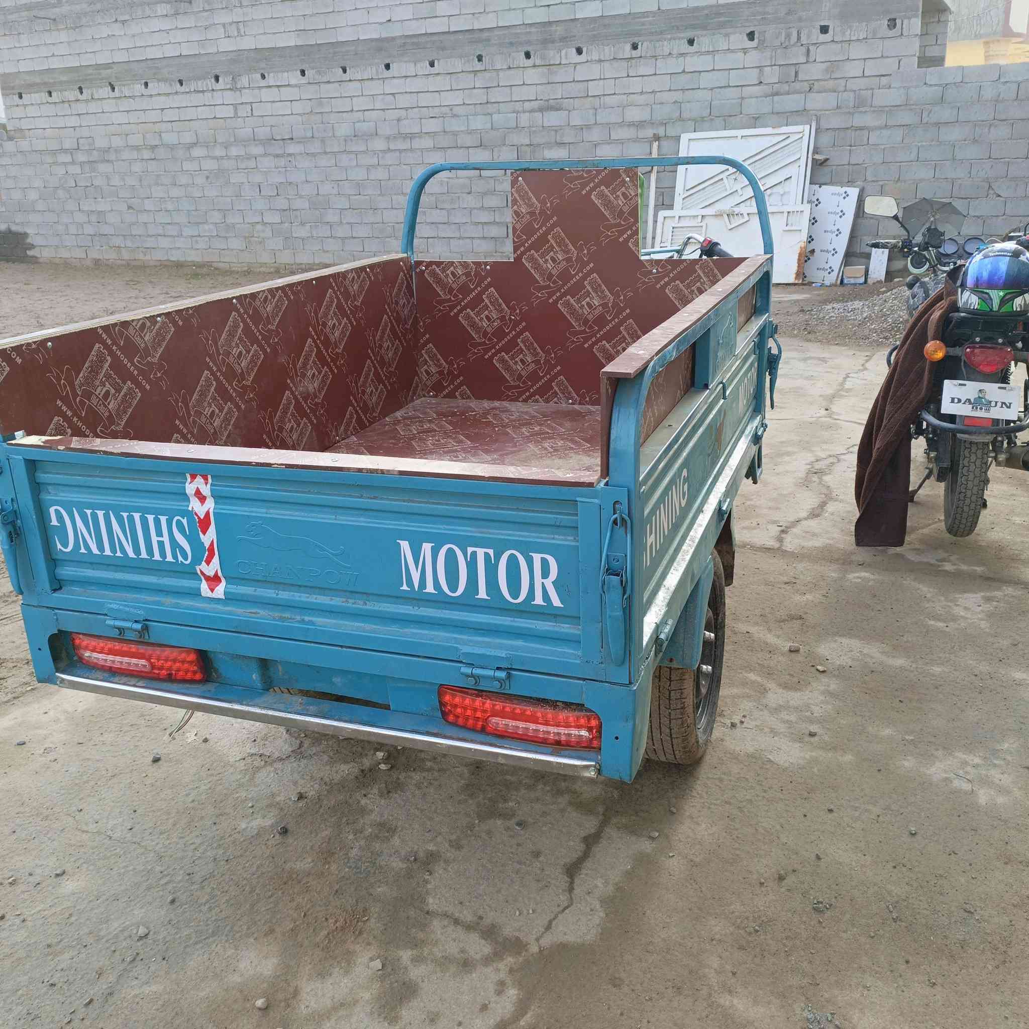 سلام عليكم ورحمه الله ستوته ام طير موديل 200/22 كهربائيات كله شغاله تخم تاير سعر 1500وبيه مجال مكان اديالى الخالص دوجمه ااتصل ودلل ***********
