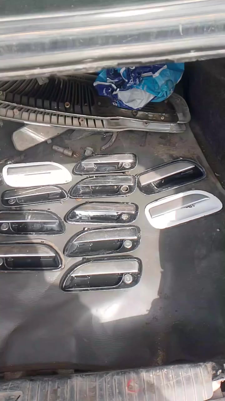 يدات برنس تخم 80 الف بس سائق 30 الف وصفحات الباقيه 20 الف  عقل كير ع شغل وضمان سعر 60 الف نوزلات تخم برنس ع شغل وضمان 25 الف *********** واتساب متوفر
