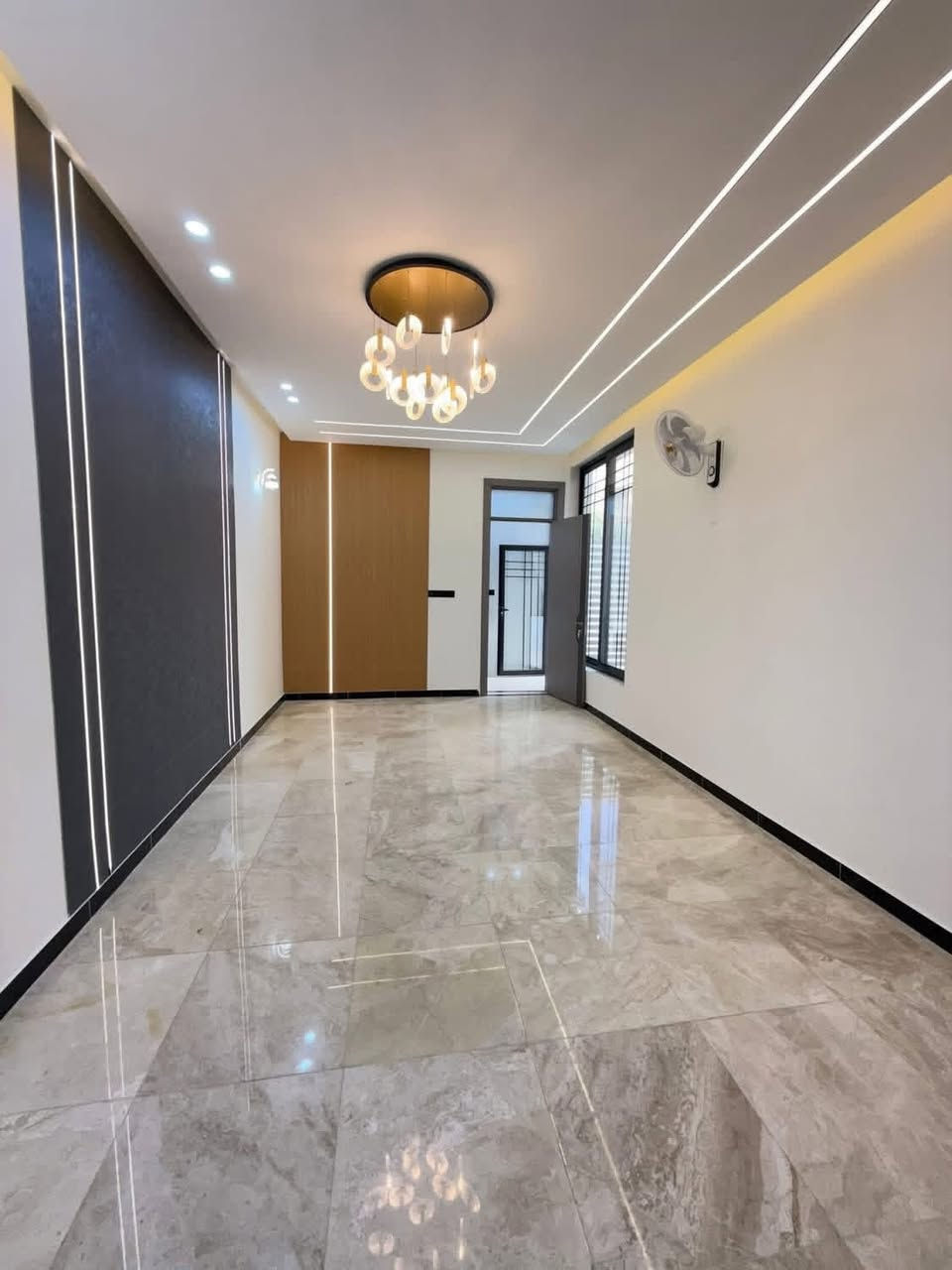 بيت مميز في حي الجامعه منطقه ال 26 في النجف الاشرف للبيع تابع المنشور ⬇️

📍الموقع حي الجامعه منطقه ال26 خلف المدينه المائيه 
🏡مساحة البيت 150 م بتصاميم ولمسه فنيه جميله 

يحتوي البيت على 4 غرف نوم 🏡

للاستفسار اكثر عن العقار الاتصال يتوفر وتساب *********** ارجو  متابعه الصفحة ليصلك  #النجف

تابع الصفحه حته توصلكم كل العروض الحديثه 📲
