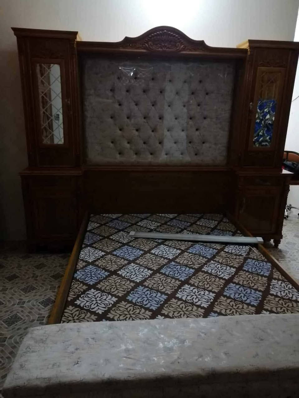 غرفة للبيع جديدة سعر مليونين أو 750 أو بيهة مجال قليل
***********
عنوان شعب
