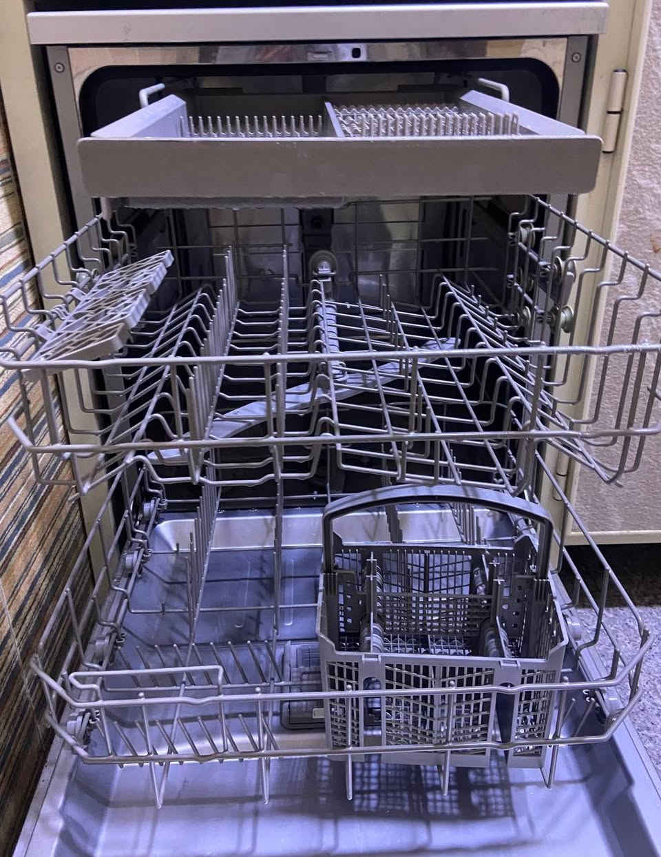 بيع غساله صحون الماركه LG الحجم  14صحن 3مرشات3سلات 7برمجات استعمال قليل  السعر 350بيها مجال بسيط العنوان بغداد المنصور


**إذا كنت صاحب هذا الإعلان وتريد حذفه لأي سبب، رجاءا أرسل رسالة إلى الدعم الفني**